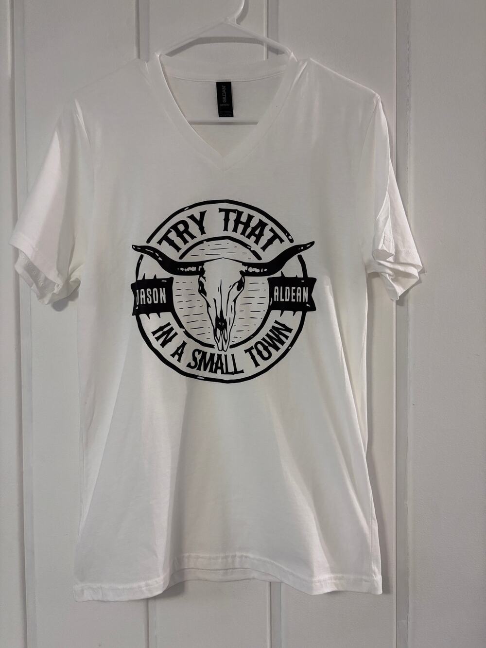 Jason Aldean Try That In A Small Town Concert Tee Women’s Small White V Neck